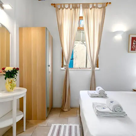 Bluearches Apartman Páno Léfkara